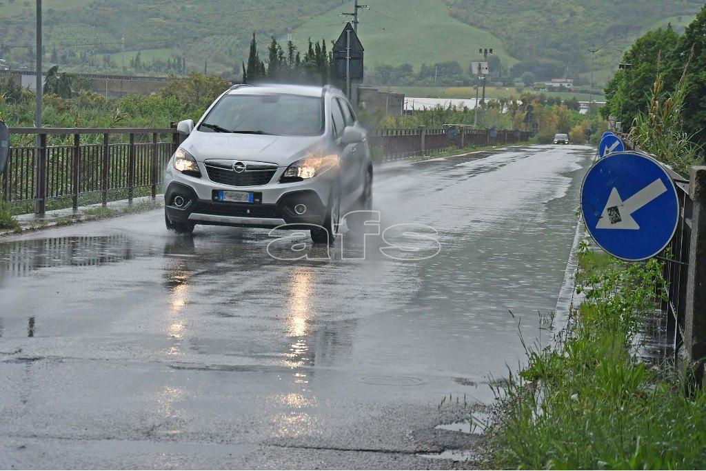 Domani allerta gialla sul Piceno per rovesci di pioggia e vento